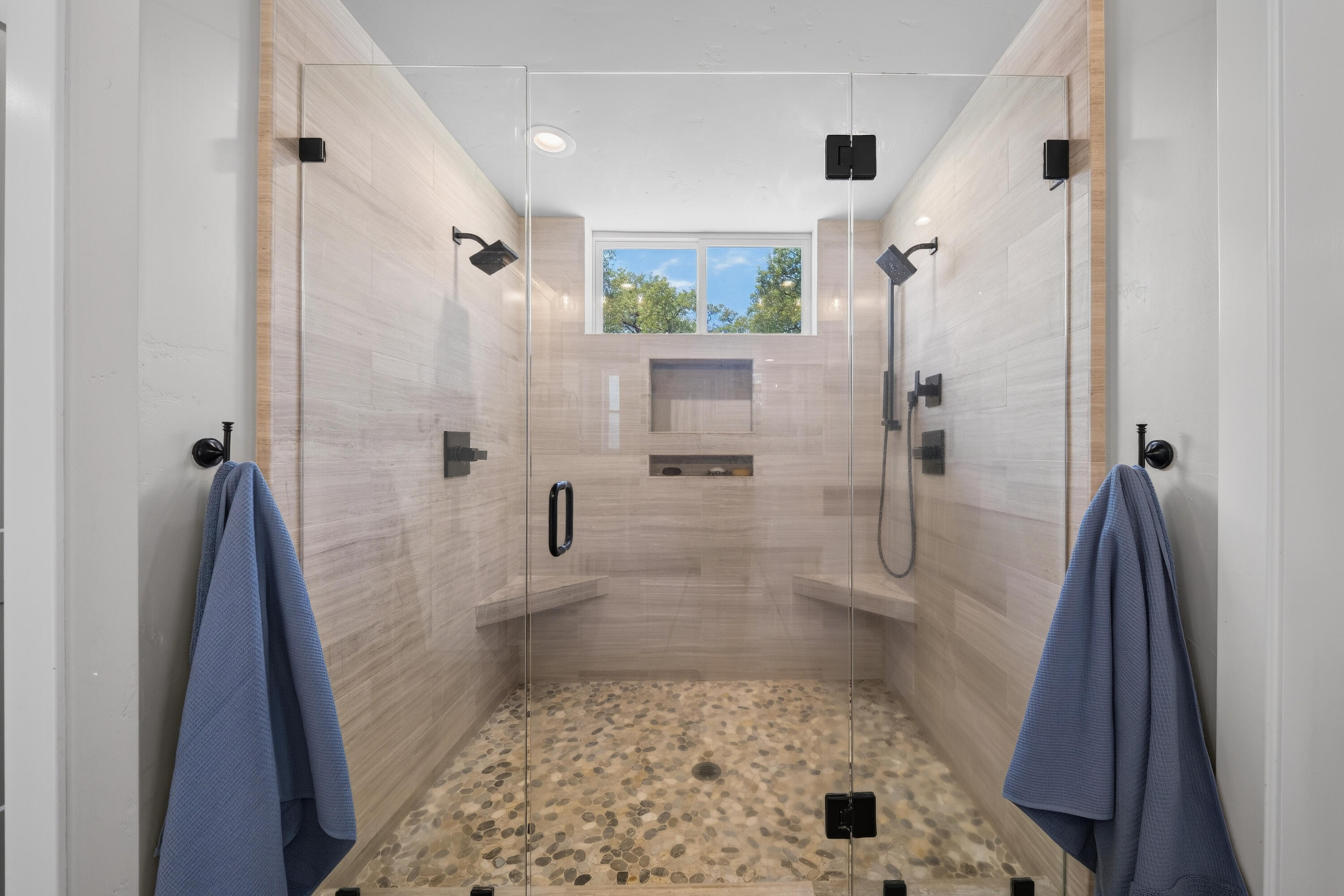 19720 Gas Point Road Cottonwood, CA 96022 - Photo 24 of 50 Primary Bathroom