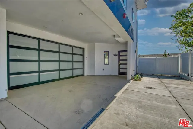 a view of a room with an empty space