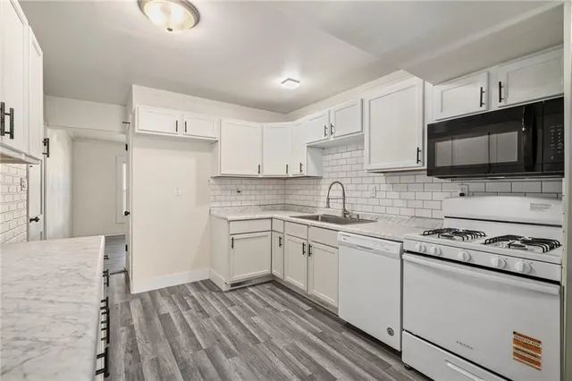 $170,000 | 4225 East 68th Street, Kansas City, MO 64132