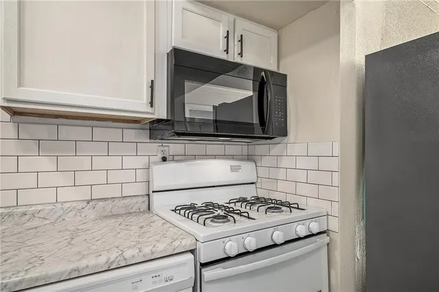 $170,000 | 4225 East 68th Street, Kansas City, MO 64132