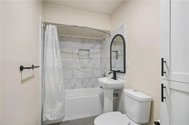 $170,000 | 4225 East 68th Street, Kansas City, MO 64132