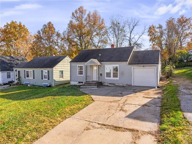 $170,000 | 4225 East 68th Street, Kansas City, MO 64132