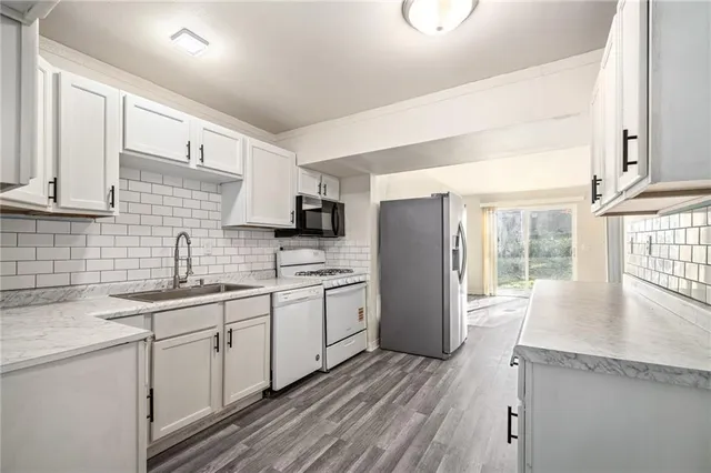 $170,000 | 4225 East 68th Street, Kansas City, MO 64132