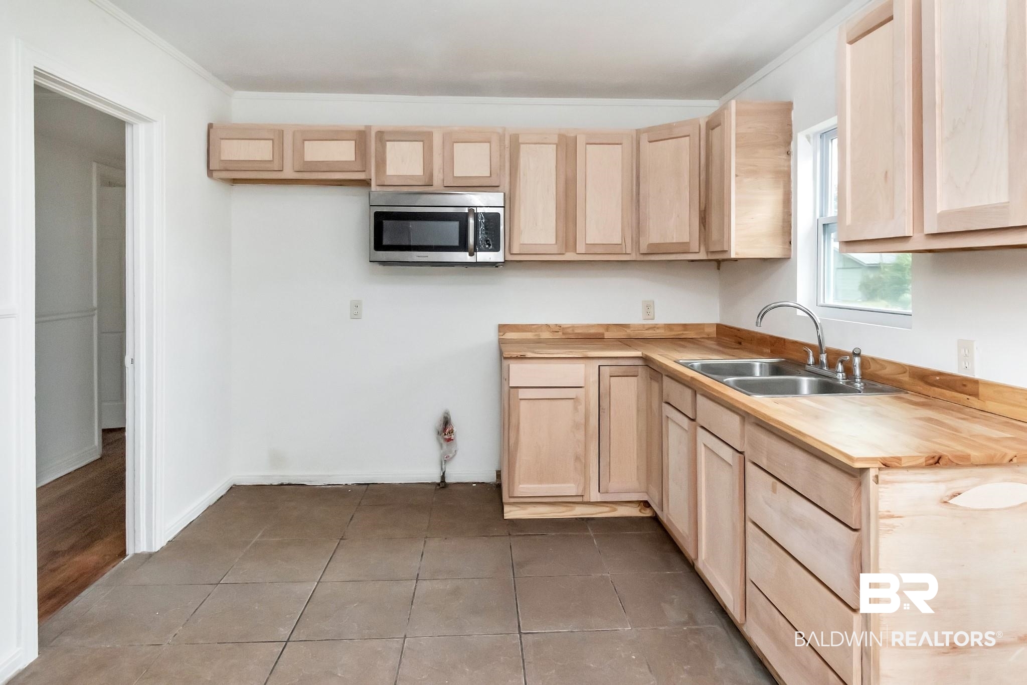 250 Chieftain Way Mobile, AL 36611 - Photo 7 of 18 (picture was taken before stove was installed)
