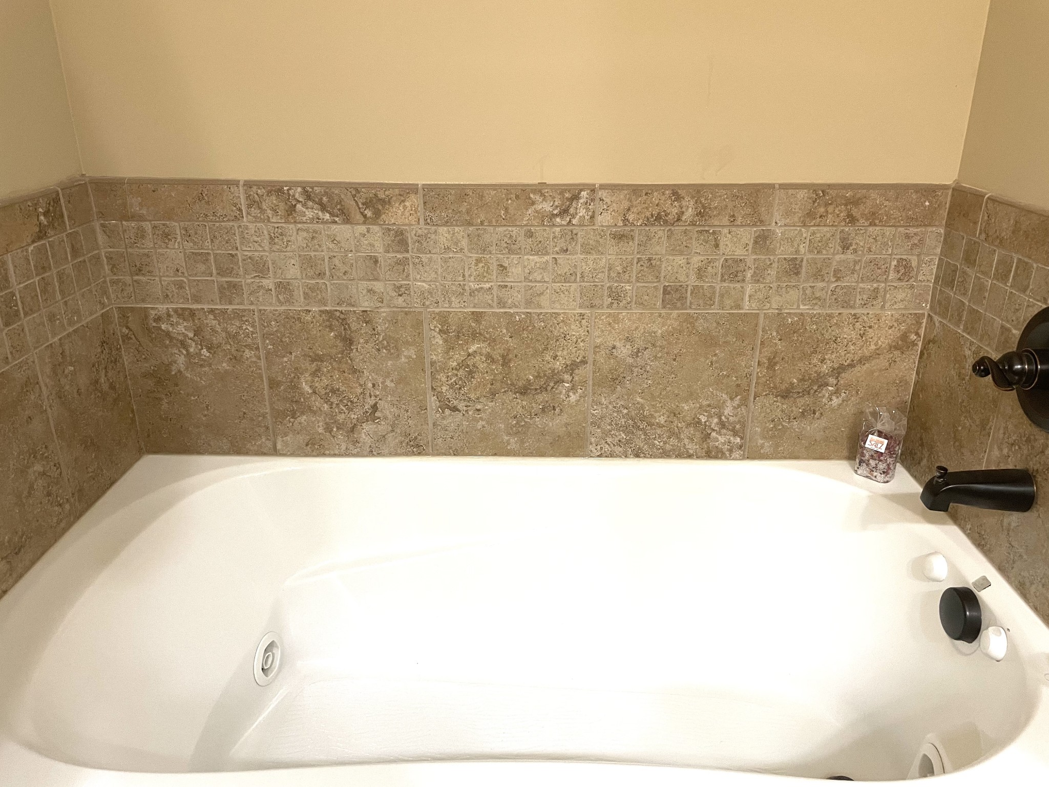 1458 Raven Road Clarksville, TN 37042 - Photo 16 of 33 a bathroom with a tub