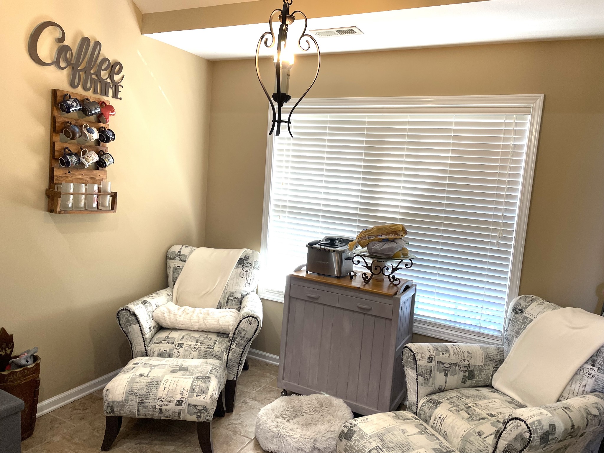 1458 Raven Road Clarksville, TN 37042 - Photo 8 of 33 a living room with furniture and a window