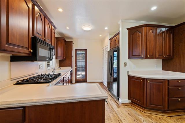 27 Engle Road San Mateo, CA 94402 - Photo 26 of 48