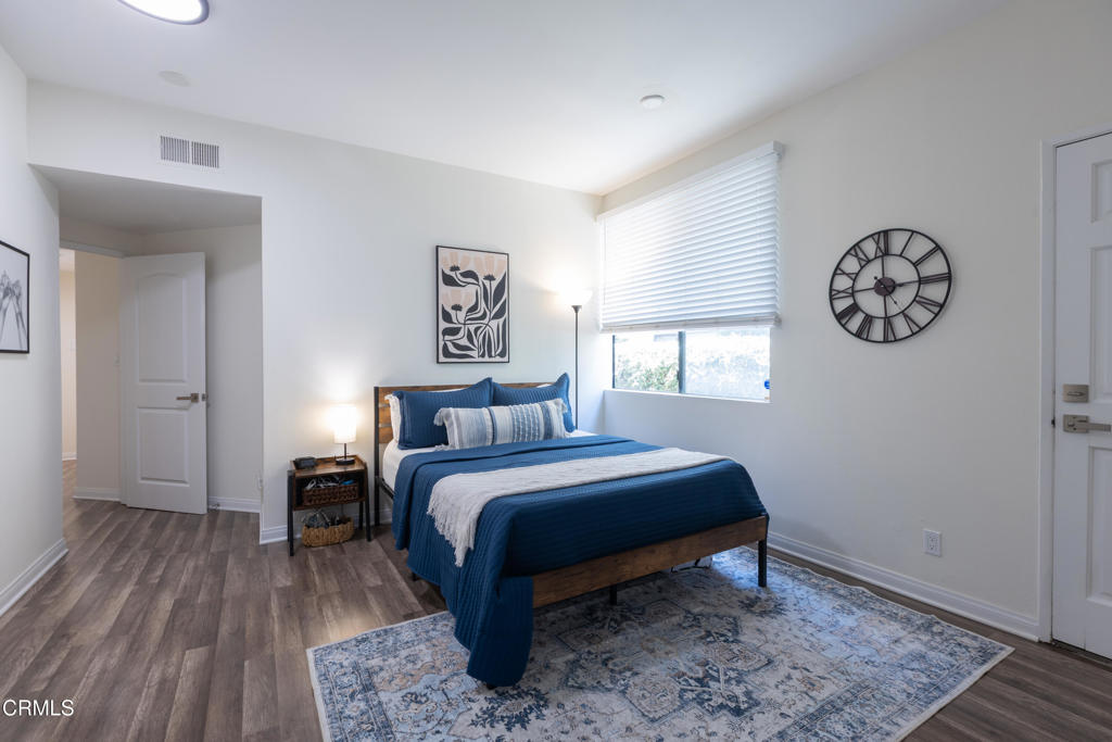 12007 Rochester Avenue, Unit 1 Los Angeles, CA 90025 - Photo 32 of 32 a bedroom with a bed and a table