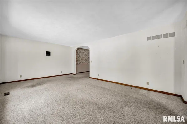 $340,000 | 229 Whispering Oaks Drive, Metamora, IL 61548