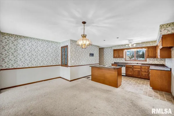 $340,000 | 229 Whispering Oaks Drive, Metamora, IL 61548