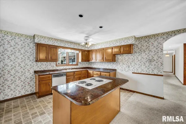 $340,000 | 229 Whispering Oaks Drive, Metamora, IL 61548