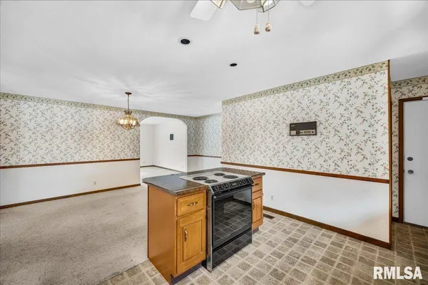 $340,000 | 229 Whispering Oaks Drive, Metamora, IL 61548