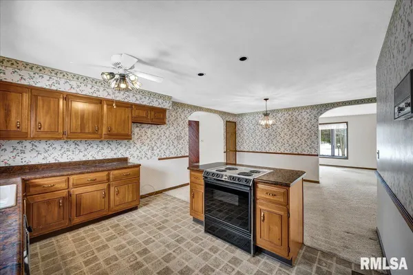 $340,000 | 229 Whispering Oaks Drive, Metamora, IL 61548