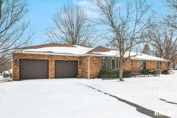 $340,000 | 229 Whispering Oaks Drive, Metamora, IL 61548