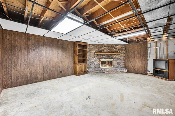 $340,000 | 229 Whispering Oaks Drive, Metamora, IL 61548