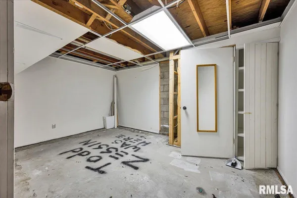 $340,000 | 229 Whispering Oaks Drive, Metamora, IL 61548