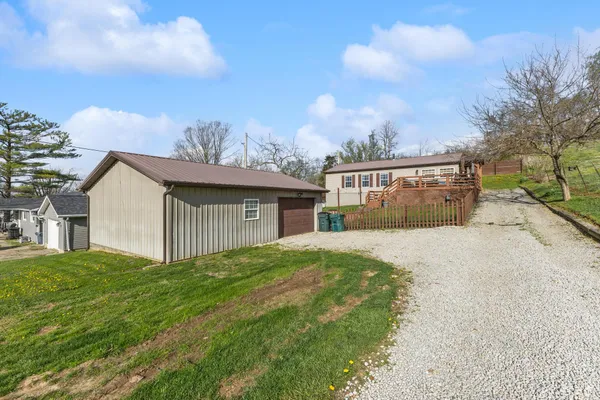 $199,900 | 19404 High Street, Adelphi, OH 43101