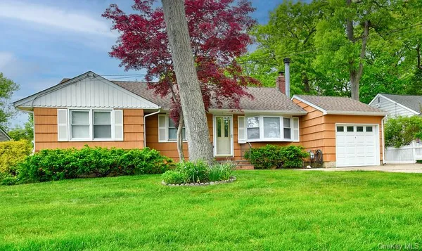 $785,000 | 18 Bailey Avenue, Babylon, NY 11702