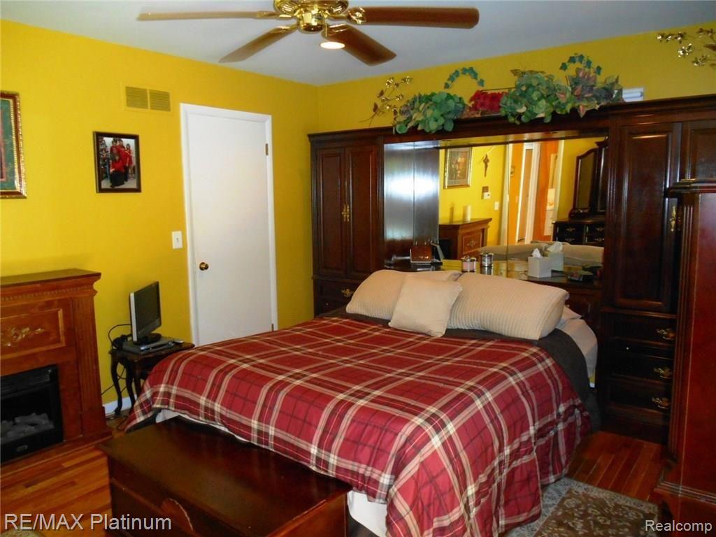 10875 Reynard Road Brighton, MI 48114 - Photo 18 of 52 Mstr Bdrm1.JPG