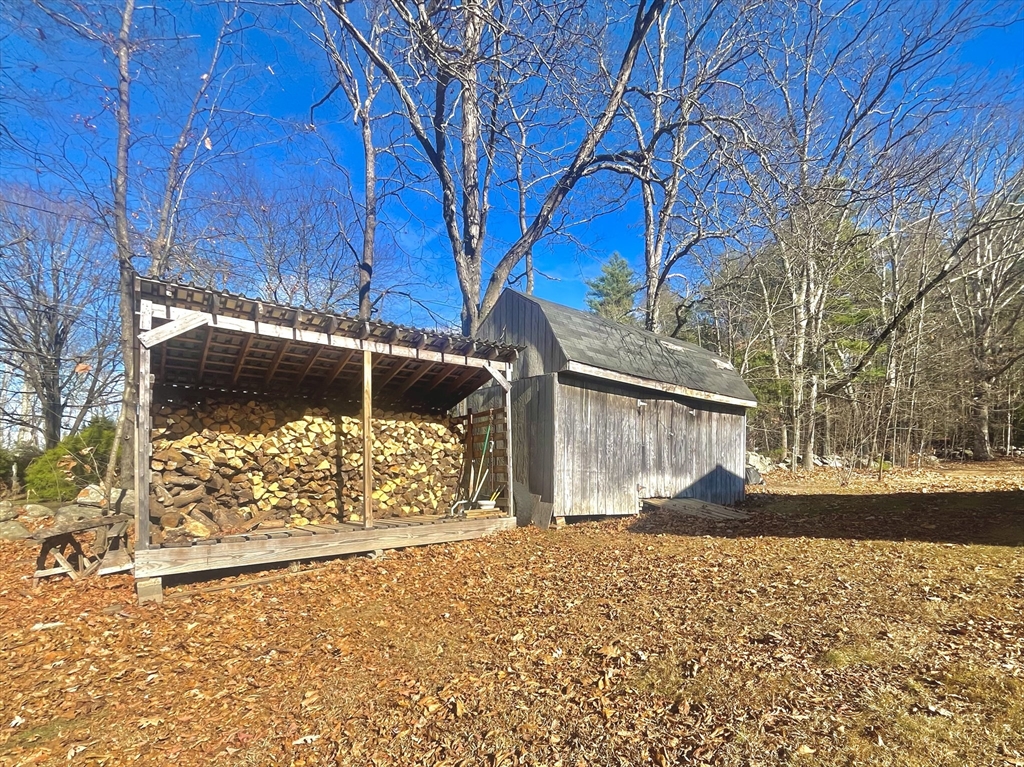 31 Putnam Road Sturbridge, MA 01566 - Photo 6 of 34 a view of a backyard of the house