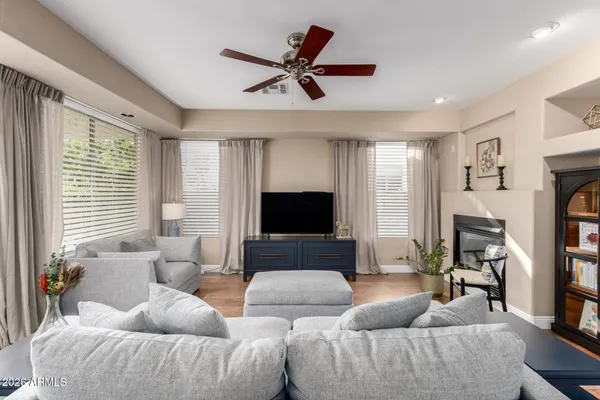 $800,000 | 1121 West Stella Lane, Phoenix, AZ 85013