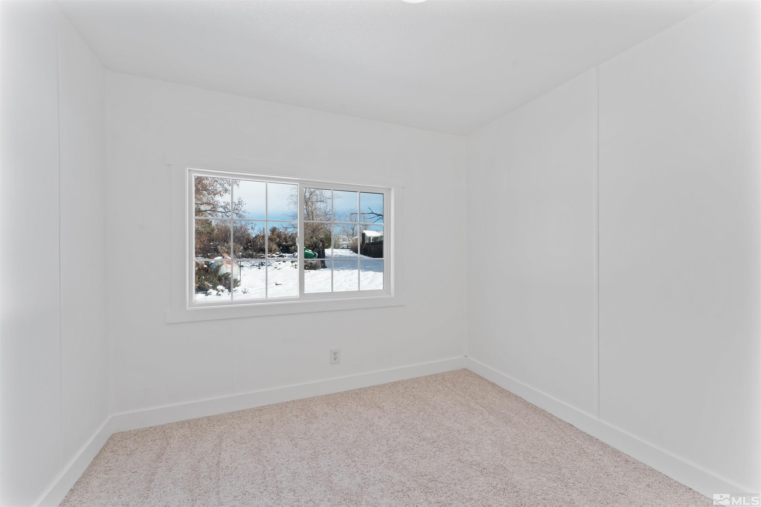 3993 Kiwi Court Reno, NV 89508 - Photo 19 of 39 an empty room with a window
