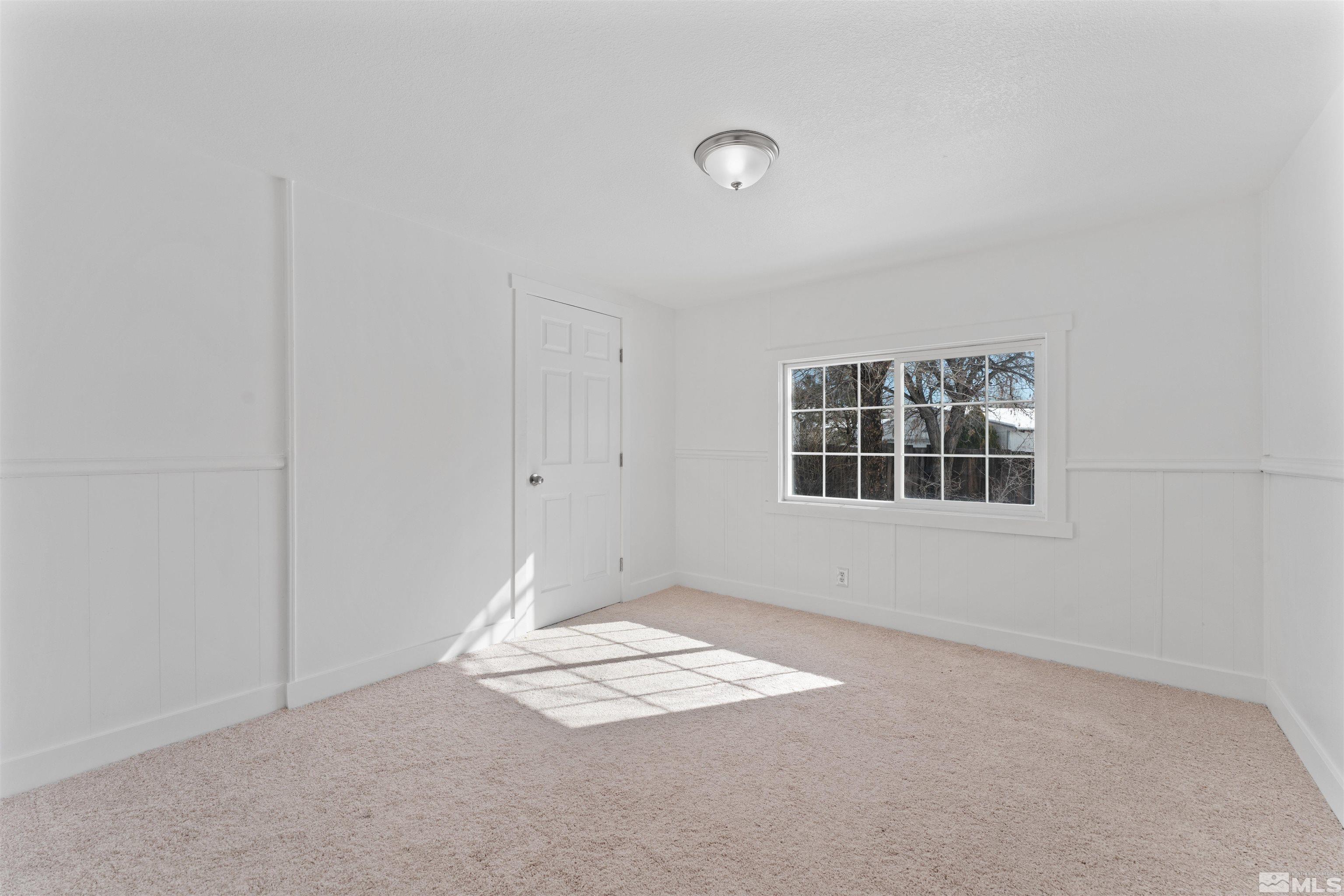 3993 Kiwi Court Reno, NV 89508 - Photo 31 of 39 an empty room with windows