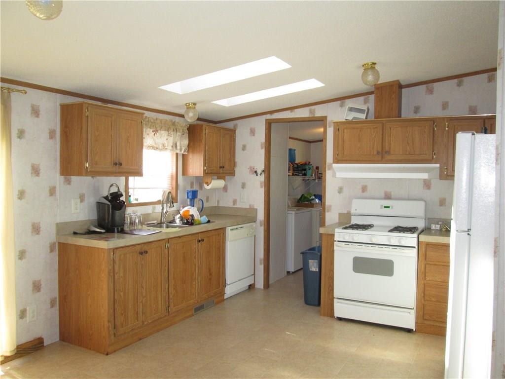 431 B School Road Clinton, PA 15026 - Photo 6 of 25 Lots of room in the kitchen -- all appliances stay
