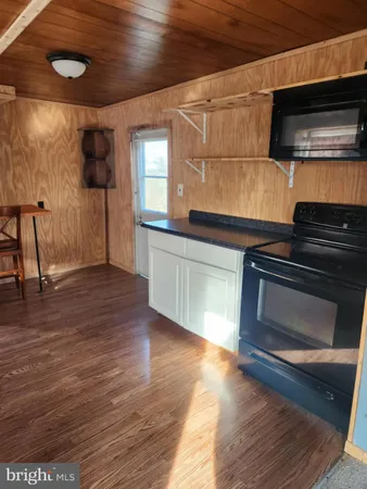 $1,250 | 9751 Winchester Avenue, Bunker Hill, WV 25413