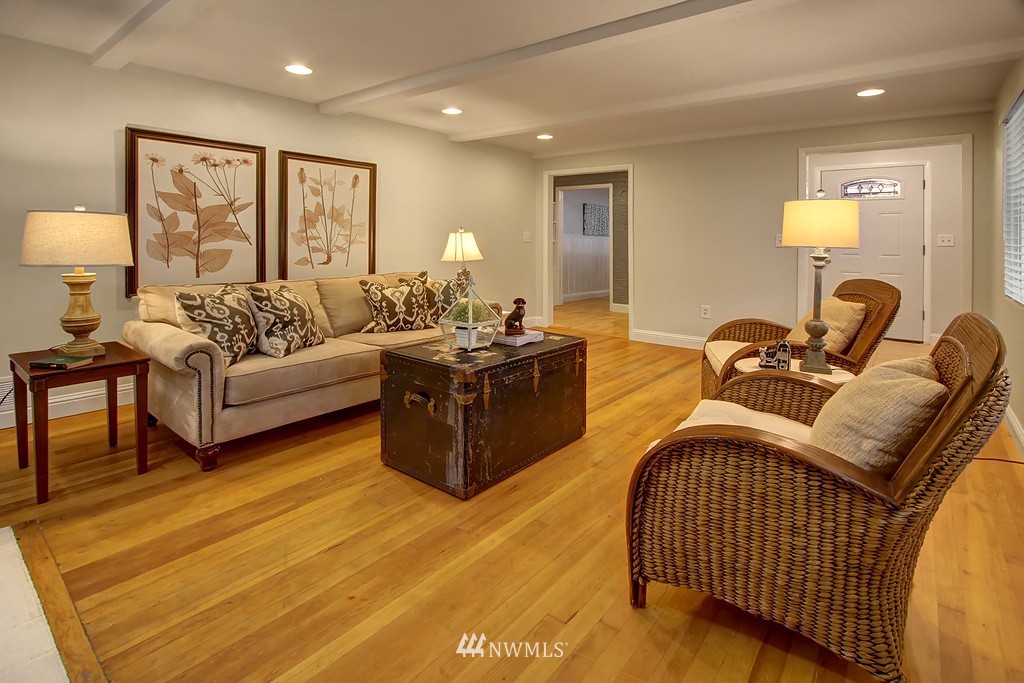 6533 Delridge Way Southwest Seattle, WA 98106 - Photo 2 of 20 Gallery Image 2