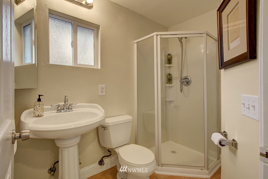 6533 Delridge Way Southwest Seattle, WA 98106 - Photo 11 of 20 Gallery Image 11
