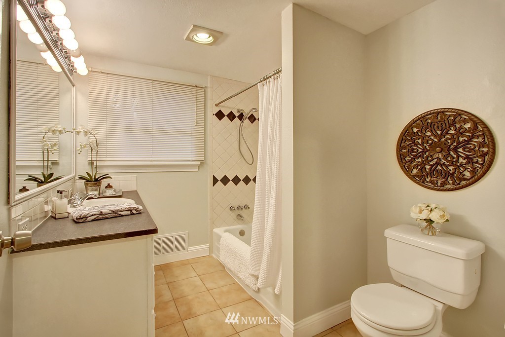 6533 Delridge Way Southwest Seattle, WA 98106 - Photo 14 of 20 Gallery Image 14