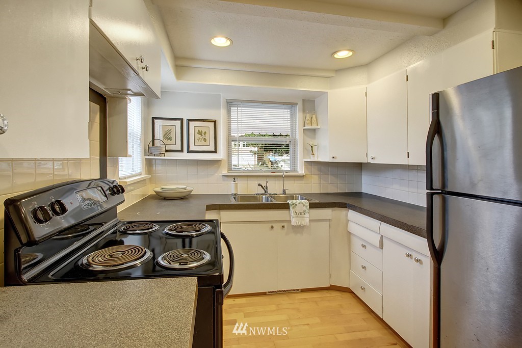 6533 Delridge Way Southwest Seattle, WA 98106 - Photo 8 of 20 Gallery Image 8