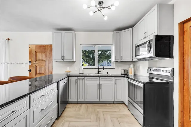 $10,000 | 535 North Biscayne River Drive, Unit 1, Miami, FL 33169