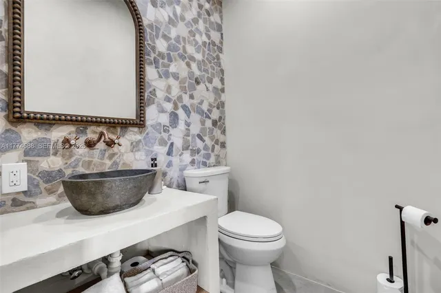 $10,000 | 535 North Biscayne River Drive, Unit 1, Miami, FL 33169