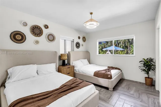 $10,000 | 535 North Biscayne River Drive, Unit 1, Miami, FL 33169