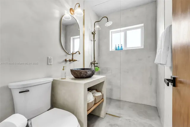 $10,000 | 535 North Biscayne River Drive, Unit 1, Miami, FL 33169