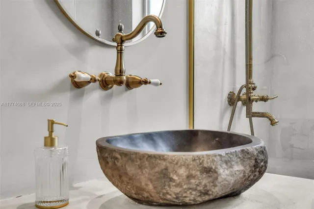 $10,000 | 535 North Biscayne River Drive, Unit 1, Miami, FL 33169