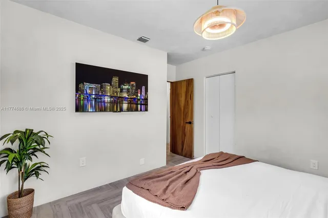 $10,000 | 535 North Biscayne River Drive, Unit 1, Miami, FL 33169