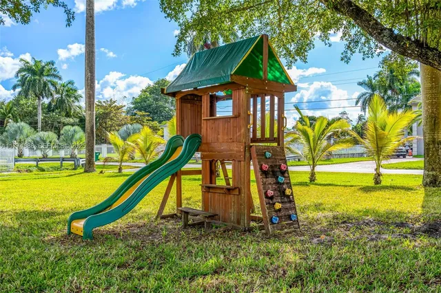 $10,000 | 535 North Biscayne River Drive, Unit 1, Miami, FL 33169