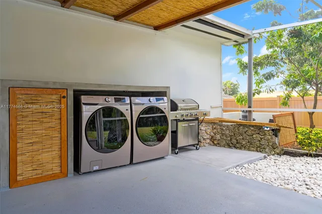 $10,000 | 535 North Biscayne River Drive, Unit 1, Miami, FL 33169