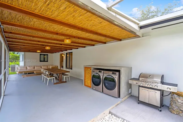 $10,000 | 535 North Biscayne River Drive, Unit 1, Miami, FL 33169