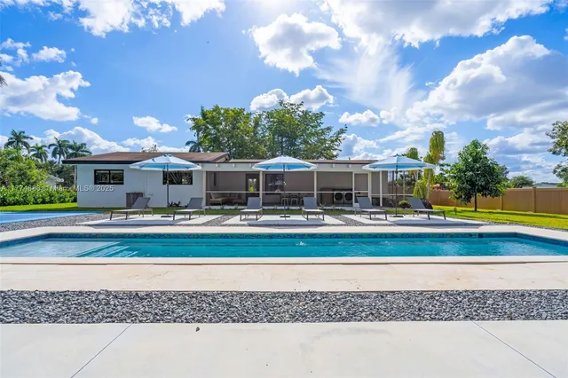 $10,000 | 535 North Biscayne River Drive, Unit 1, Miami, FL 33169