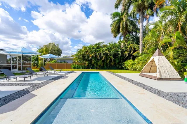 $10,000 | 535 North Biscayne River Drive, Unit 1, Miami, FL 33169