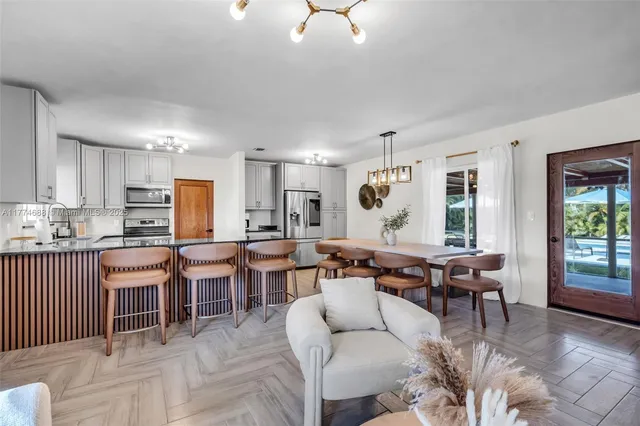 $10,000 | 535 North Biscayne River Drive, Unit 1, Miami, FL 33169