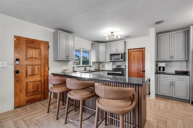 $10,000 | 535 North Biscayne River Drive, Unit 1, Miami, FL 33169