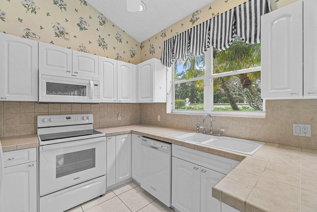 5537 Northwest 21st Way Boca Raton, FL 33496 - Photo 14 of 27 015-5537Northwest21stWay-BocaRaton-FL-33