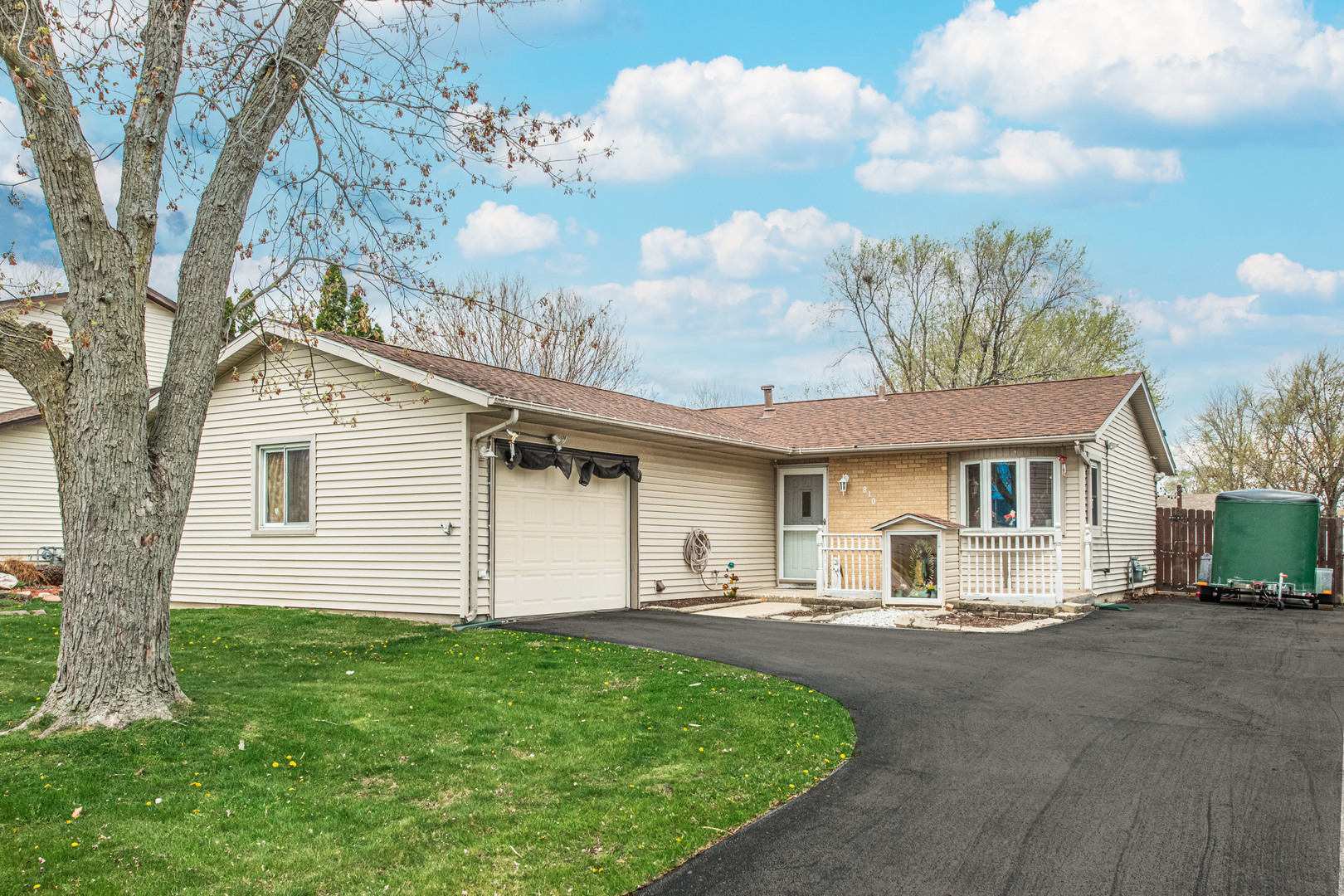 810 Oakton Avenue Romeoville, IL 60446 - Photo 1 of 20
