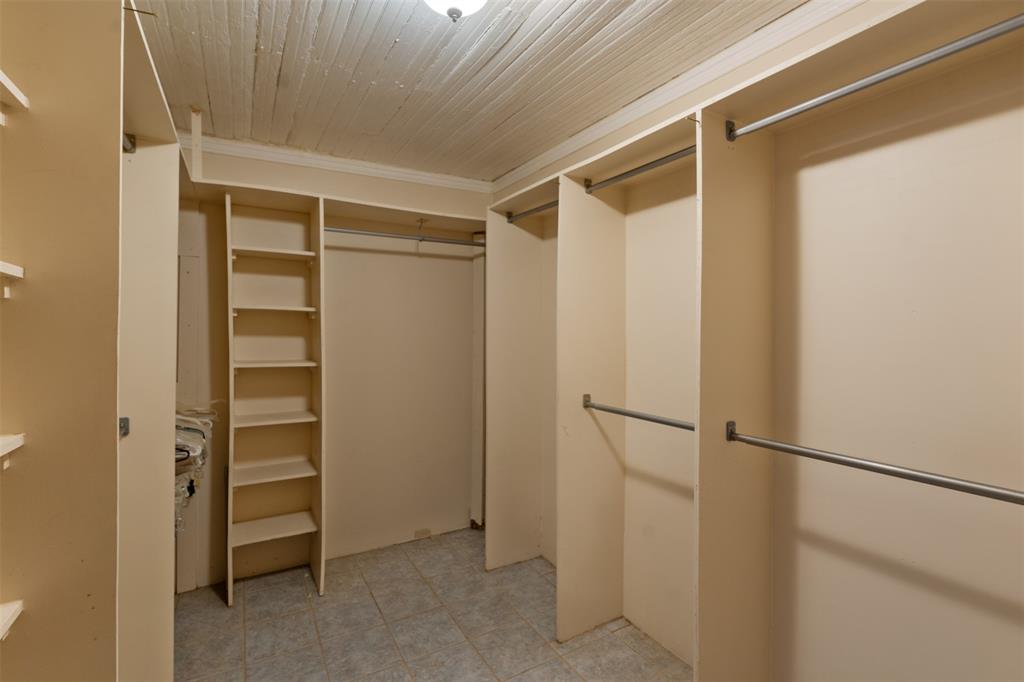 508 North Virginia Street Terrell, TX 75160 - Photo 25 of 40 a view of an empty walk in closet