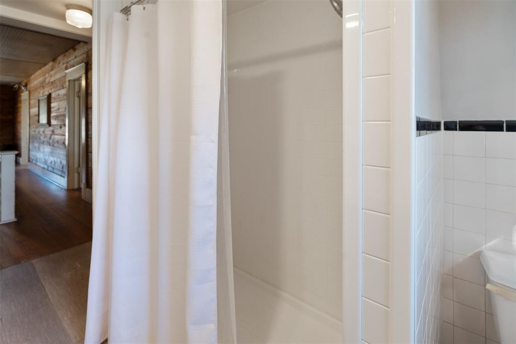 508 North Virginia Street Terrell, TX 75160 - Photo 32 of 40 a en suite bathroom with a shower